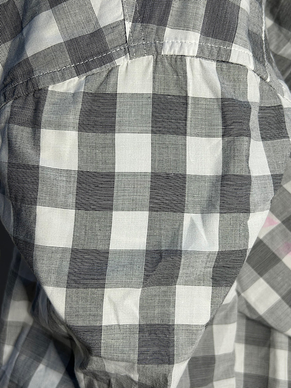 スポーツシャツに付いた口紅らしき赤いシミ取って下さい。|愛知洗い人｜愛知県染み抜きのできるクリーニング店紹介サイト