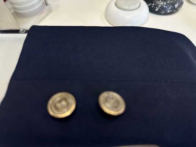 制服にアクリル絵の具が…|愛知洗い人｜愛知県染み抜きのできるクリーニング店紹介サイト