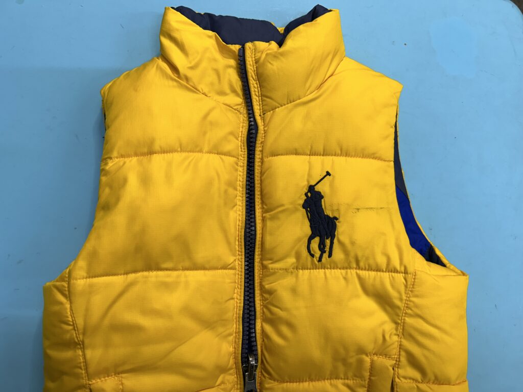 ラルフローレン子供ダウンベストのシミ|愛知洗い人｜愛知県染み抜きのできるクリーニング店紹介サイト