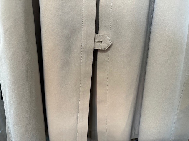 トレンチコートにシミが…|愛知洗い人｜愛知県染み抜きのできるクリーニング店紹介サイト