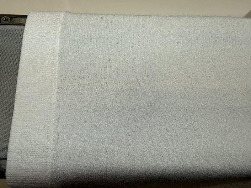 カーディガンの袖のシミ|愛知洗い人｜愛知県染み抜きのできるクリーニング店紹介サイト